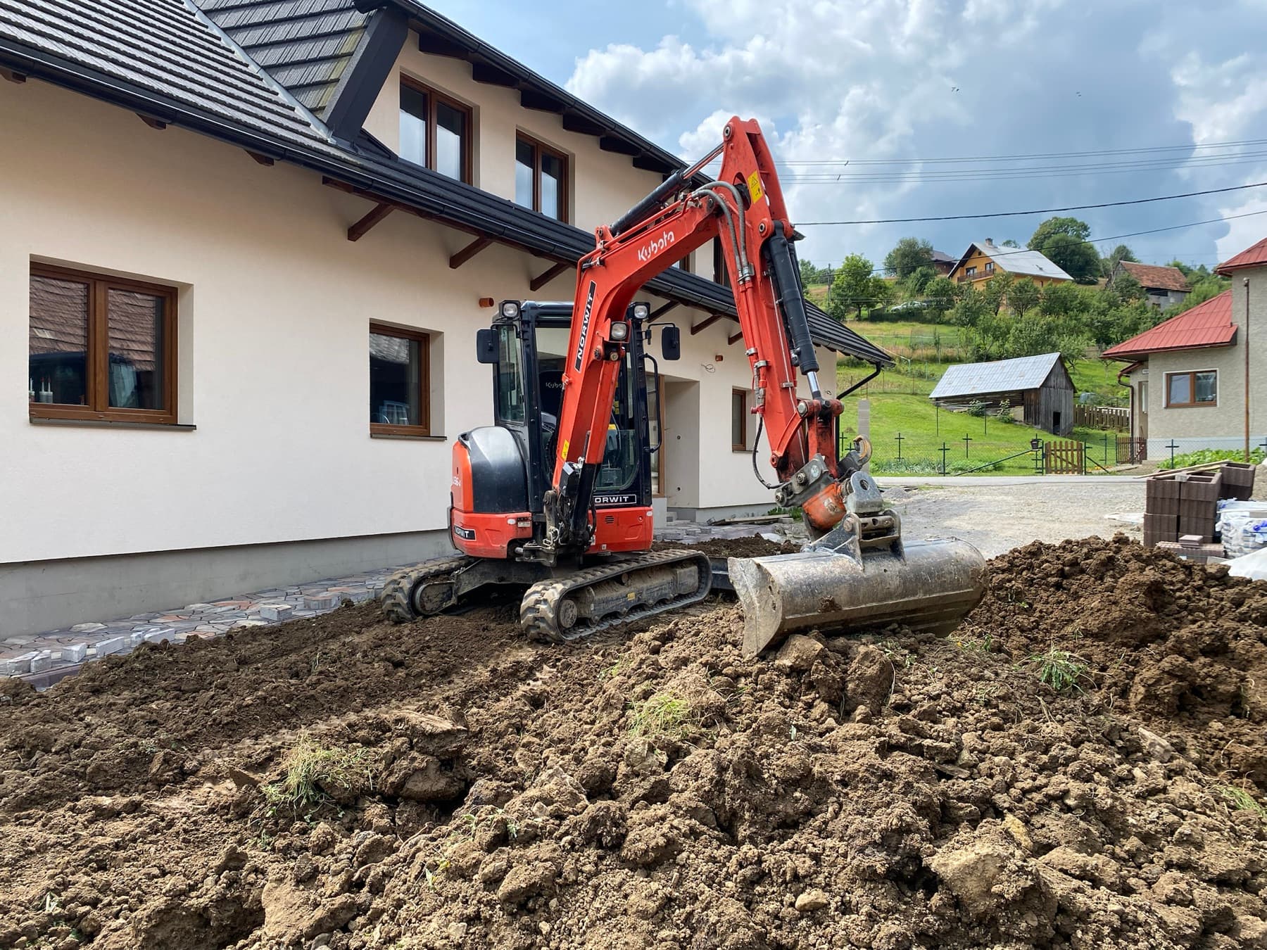 Bager KUBOTA pri výkopových prácach.